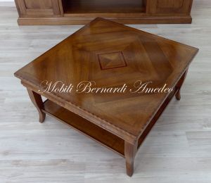 Tavolino quadrato da divano in legno intarsiato stile classico produzione italiana